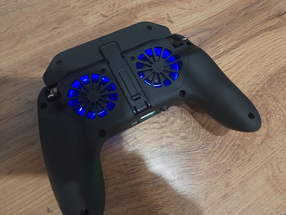 Джостик с охлаждением для телефона.