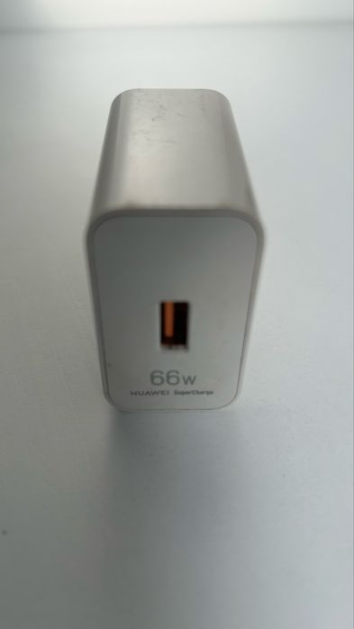 Huawei nova 9 със зарядно