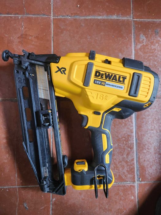 Акумулаторен такер DeWALT DCN660, 18 V, 32-63 мм, без батерия и зарядно