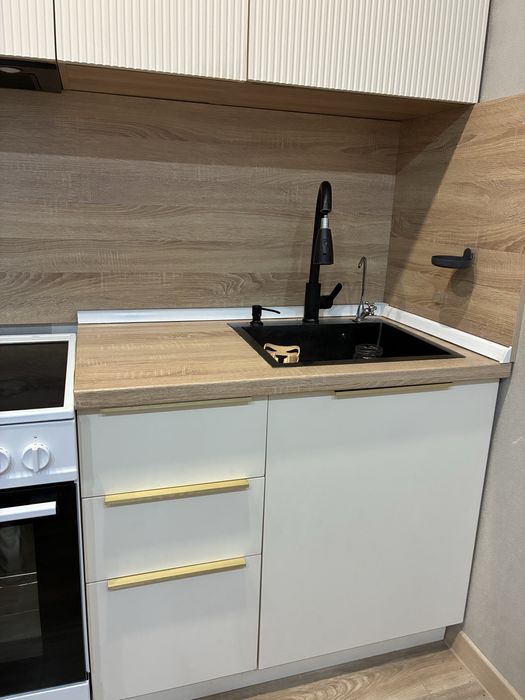 Продам кухонный гарнитур Астана