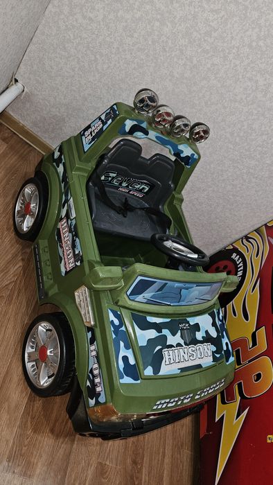 Продам машинку на аккумуляторе