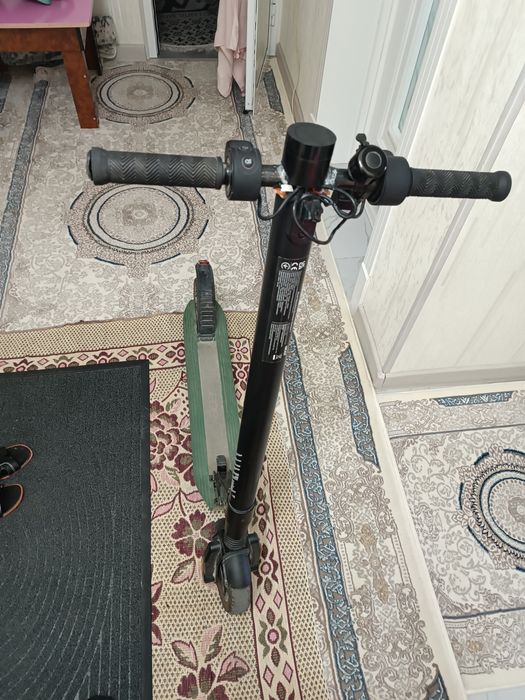 Срочно Електро самакат Сотилад 25 км скорость и зарядкалари бор