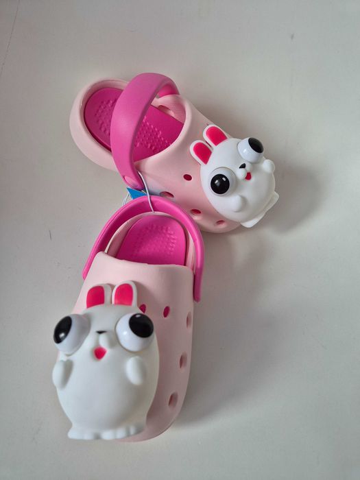 Papuci crocs fete cu jucărie