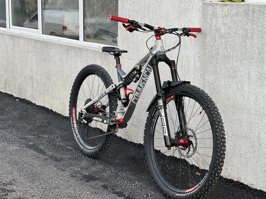 Останали части: RockShox Zeb, шок EXT Storia V3,Sram X01, Magura/Saint