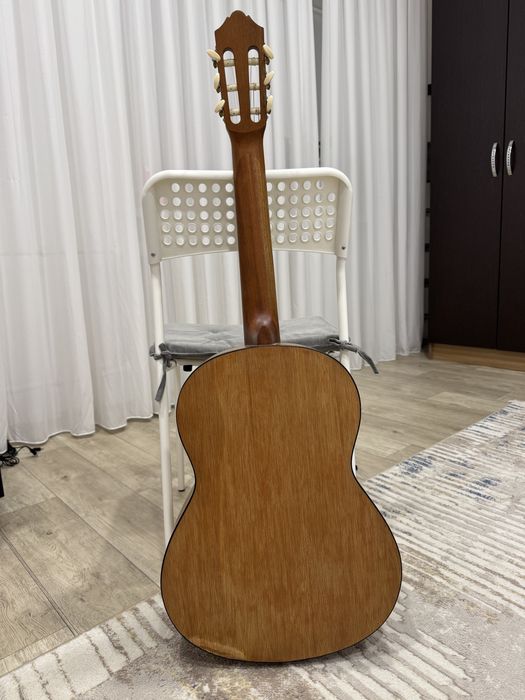 Продам гитару Yamaha C40M