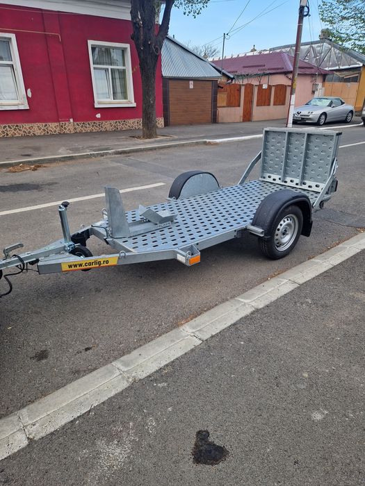Închiriez remorca moto