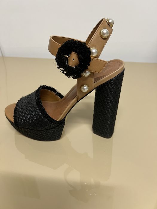 Vand sandale model deosebit Guess