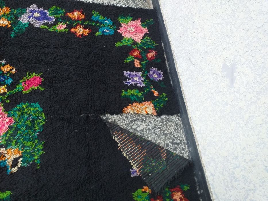 Ръчен килим-рошав