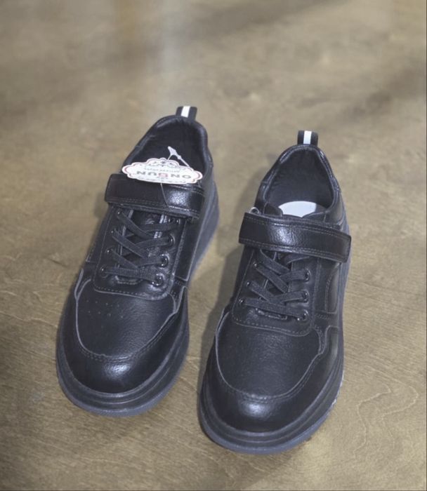 Кроссовки детские новые