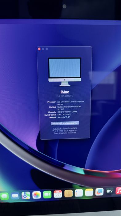 iMac 21.5” | insotit de Magic Keyboard si Magic Mouse