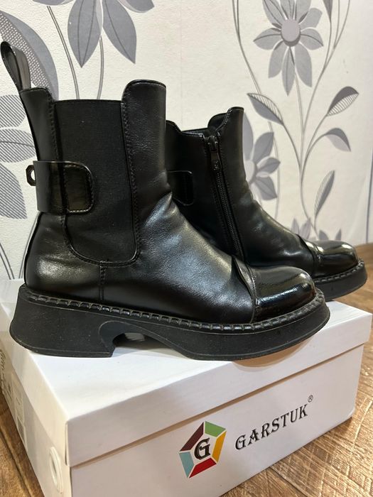 Демисезонные ботинки для девочки р. 35, черные