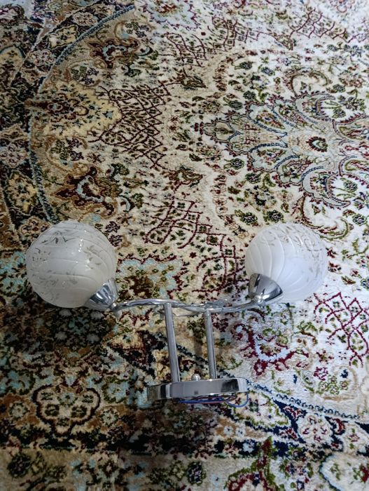 Продам две люстры