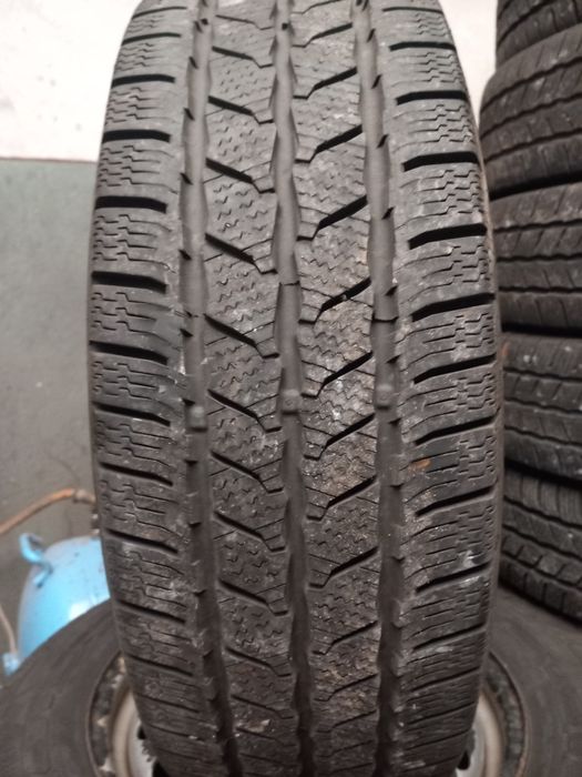 Anvelope de iarna 205 65 16C