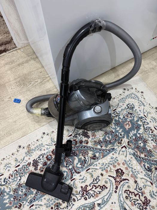 Продам пылесос 8000