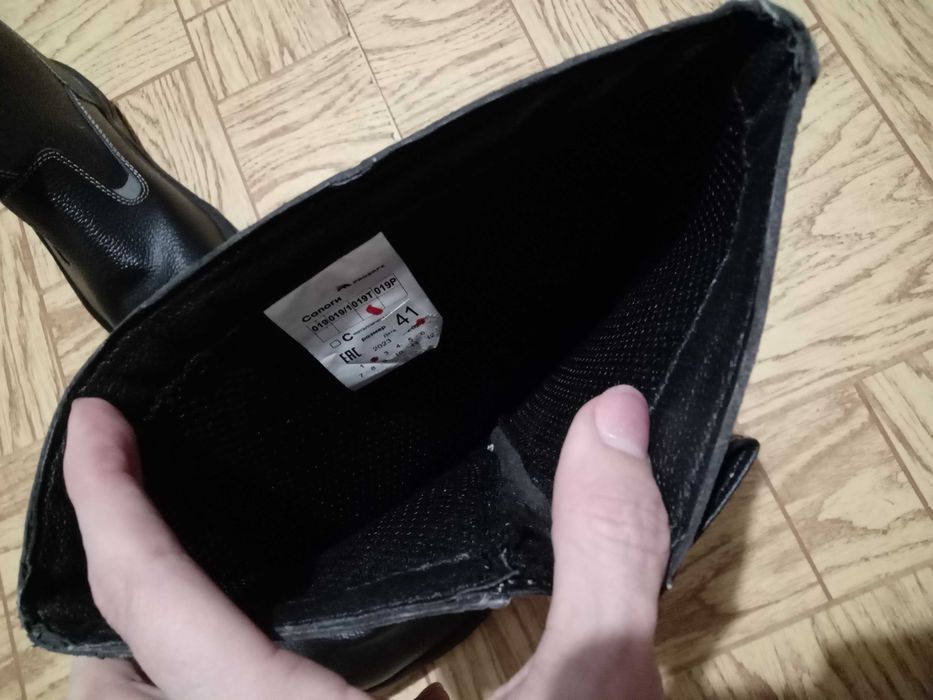 Продам новые рабочие сапоги