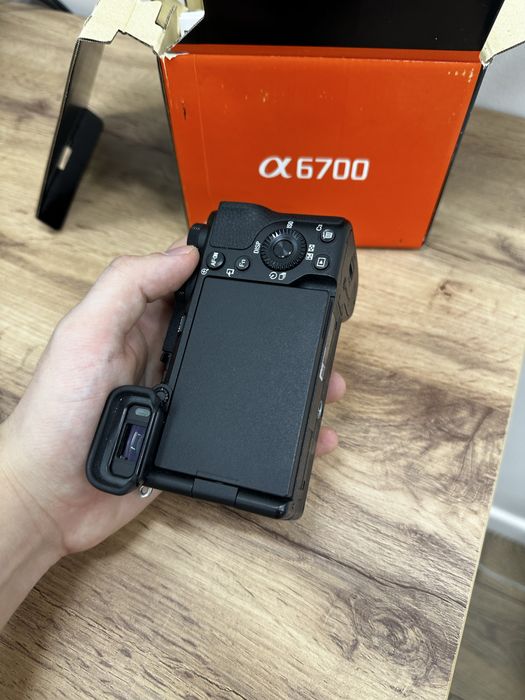 Продам свою Sony A6700 на гарантии