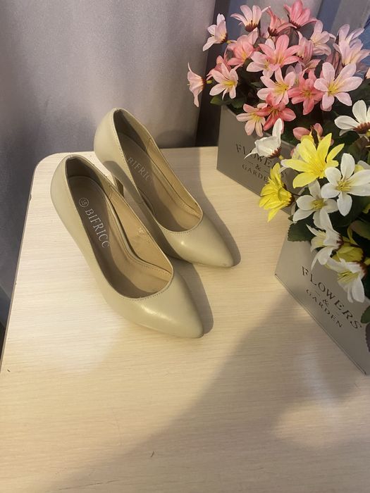 Продам женские туфли