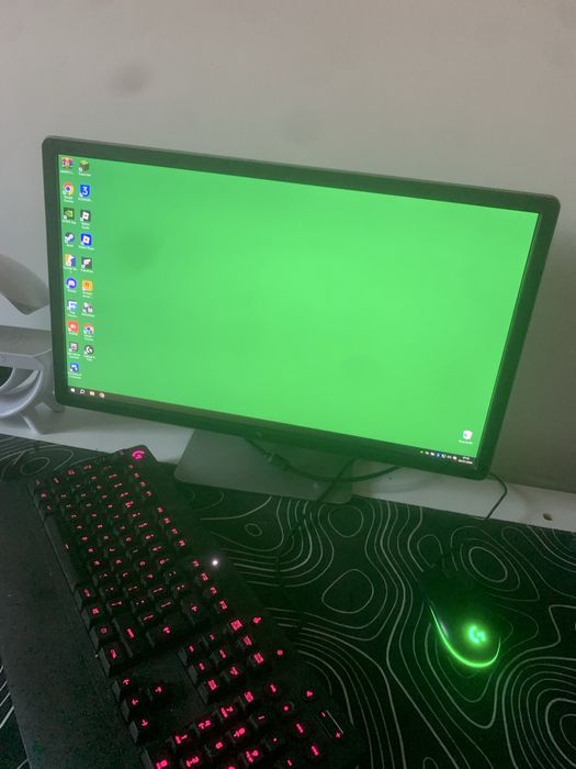 setap cu laptop si munitori