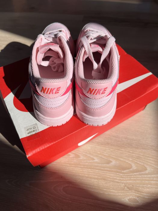 Туристически обувки Mountain Warehouse №42, Cropp 40, Nike Dunk Low 34