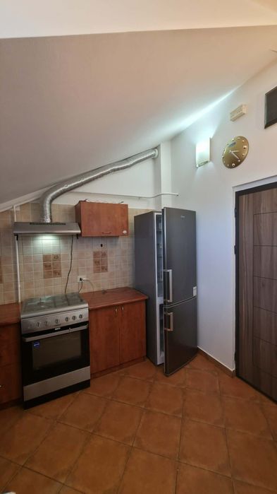 Închiriez apartament