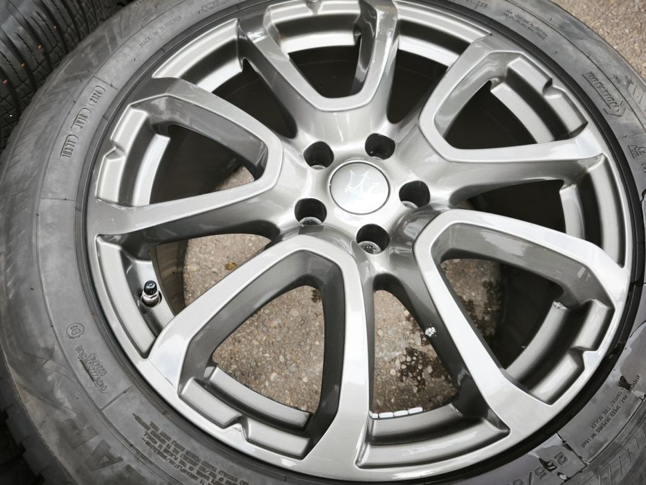 19" оригинални алуминиеви джанти за Mazerati Levante.