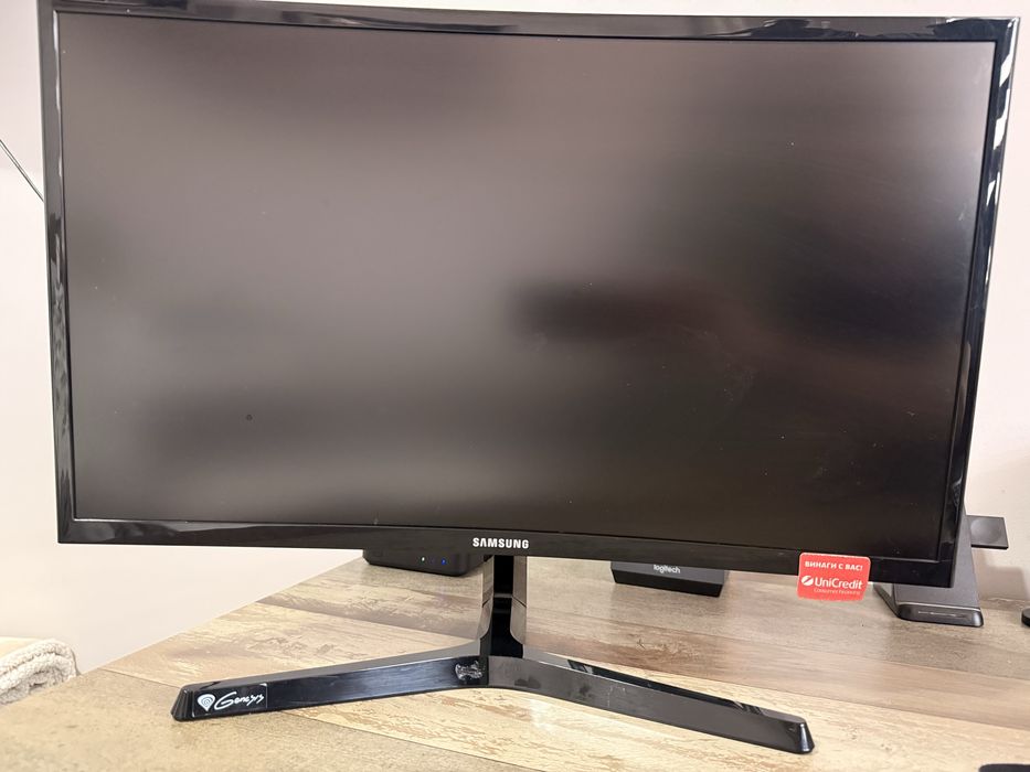 Извит монитор samsung