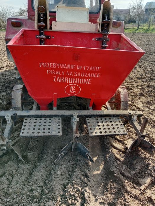 Vând tractor DT 445