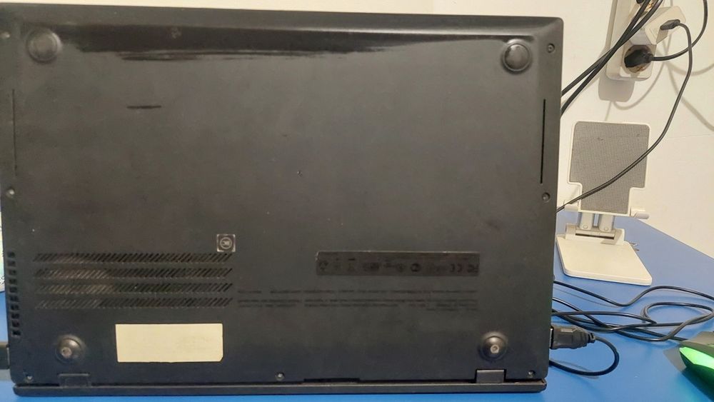 Laptop lenovo x1 carbon.