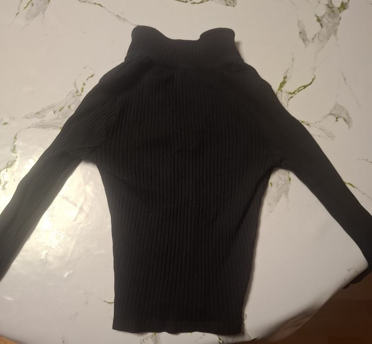 Продам обтягивающую кофту