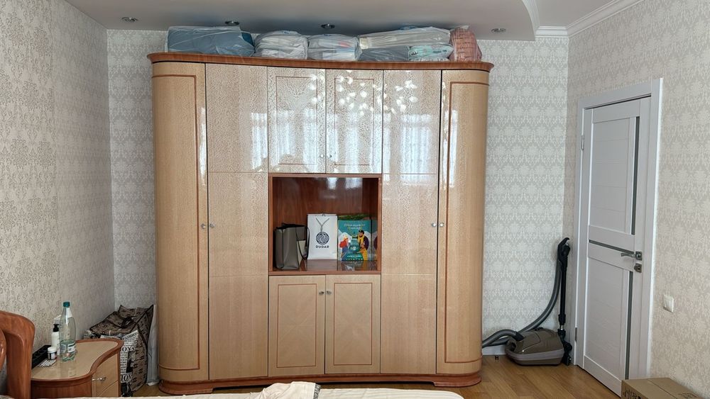 Шкаф от спального гарнитура