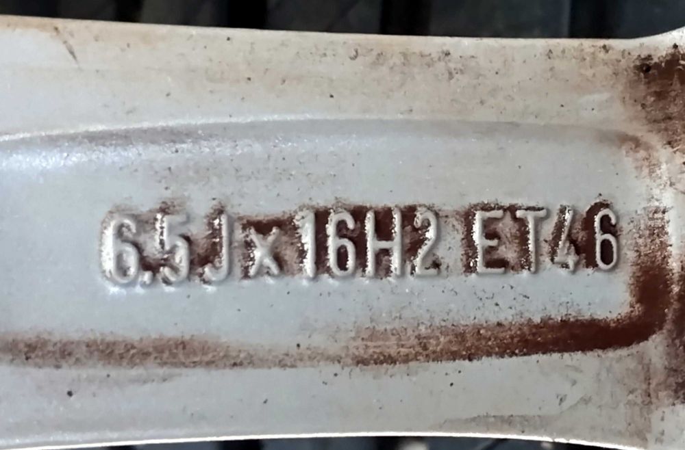 Продавам оригинални лети джанти 16" за Audi