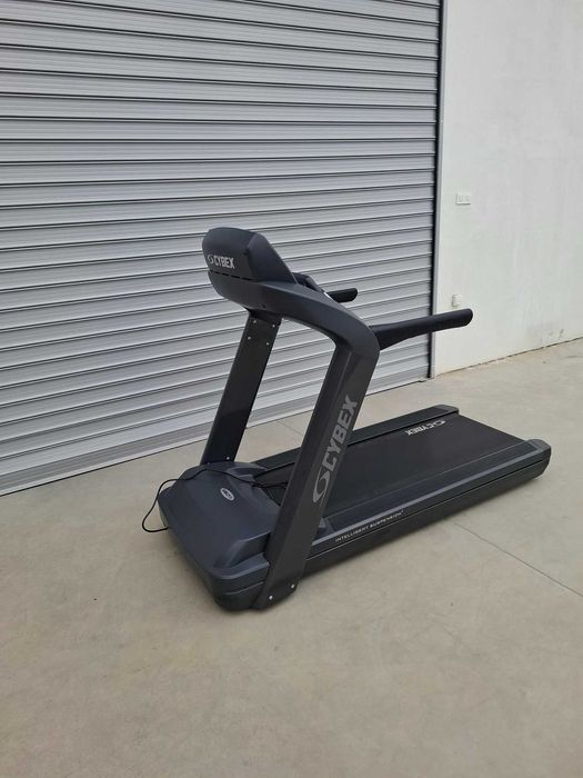 Бягаща пътека Cybex 625T