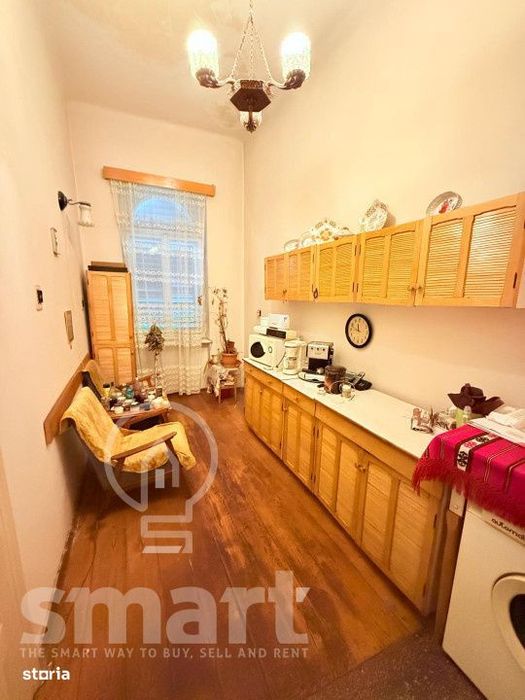 Casa in centrul istoric cu spatiu comercial si parcare proprie Zona 0