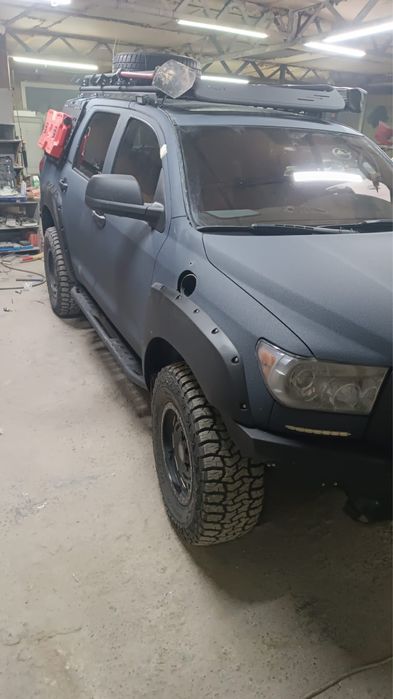 Фендера Toyota sequoia