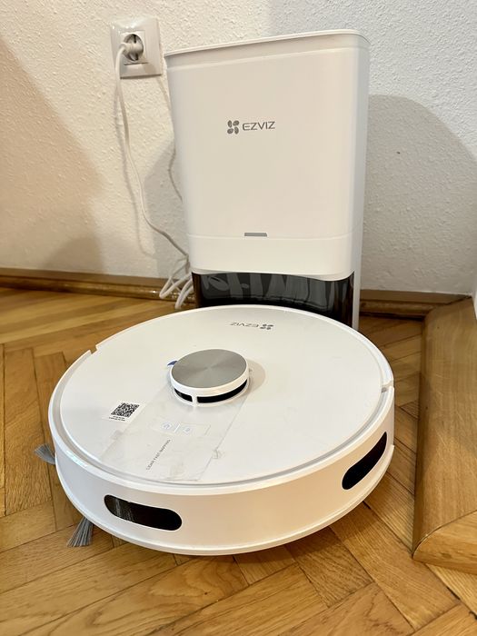 Robot Aspirator Ezviz RE4Plus in garantie