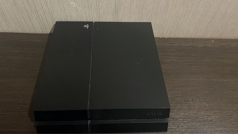 Продам плейстейшн 4 хорошое состояния