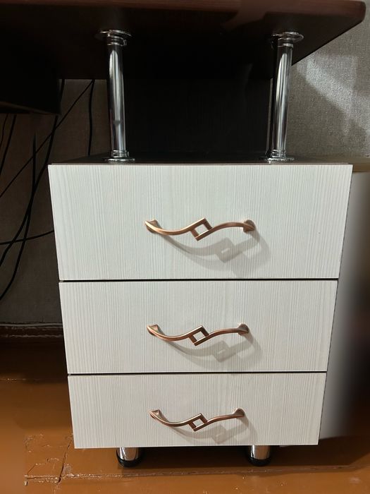 Продам компьютерный стол