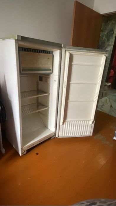 Отдам бесплатно рабочий холодильник
