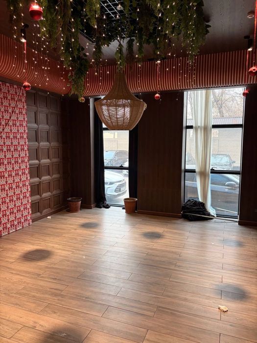 Аренда под офис или ресторан или под любой бизнес Центр Сквер