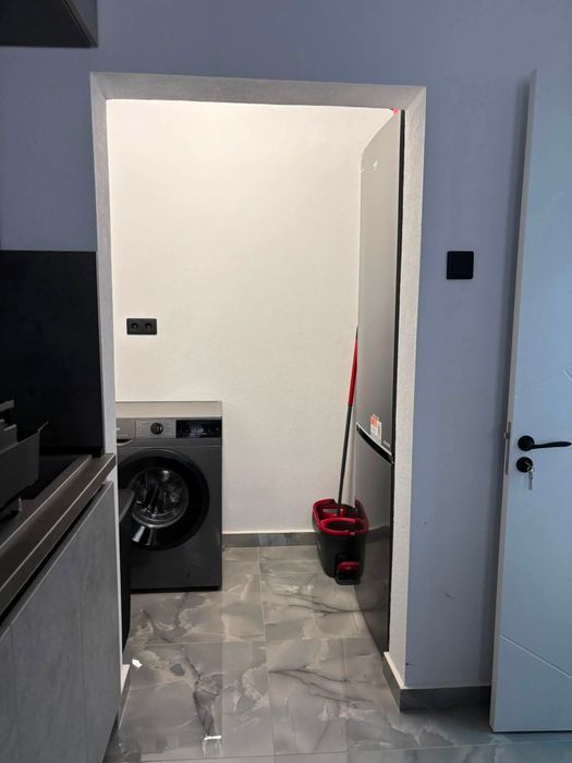 Vand apartament  cu 2 camere 100% renovat.