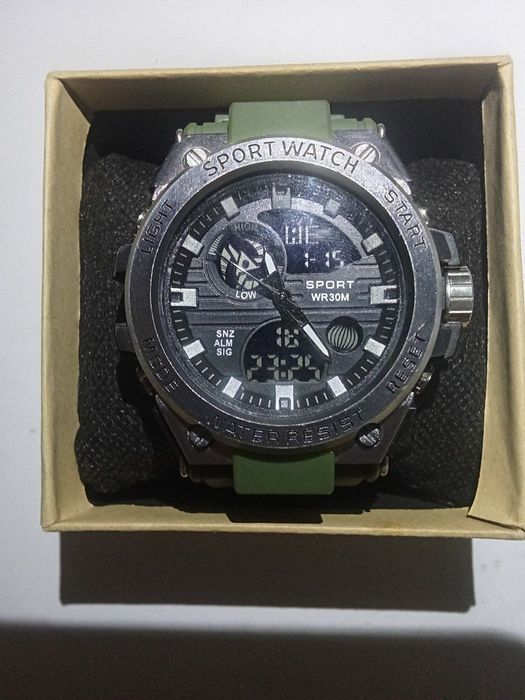 Продаю часы прочные