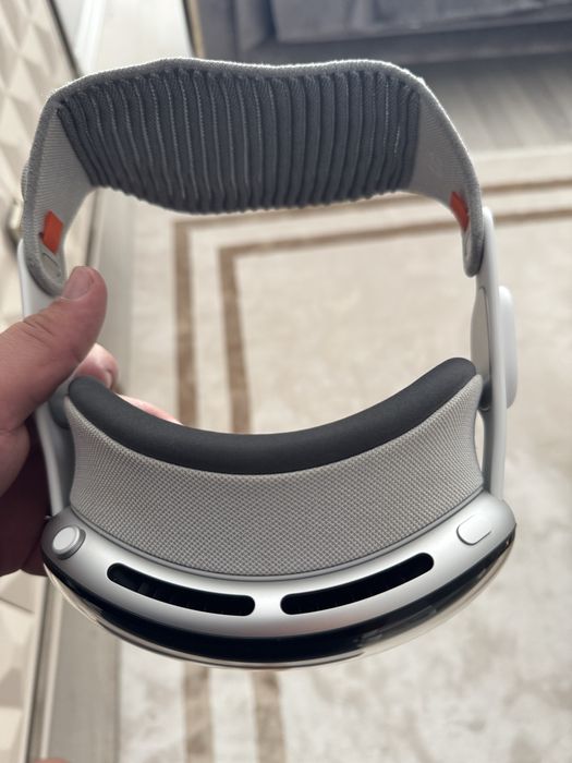 Apple Vision Pro - Като Чисто Нов
