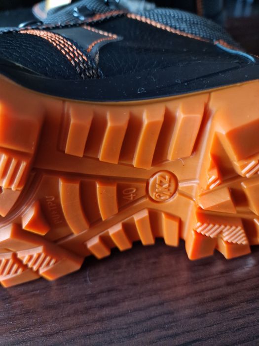 Продам рабочие зимние ботинки