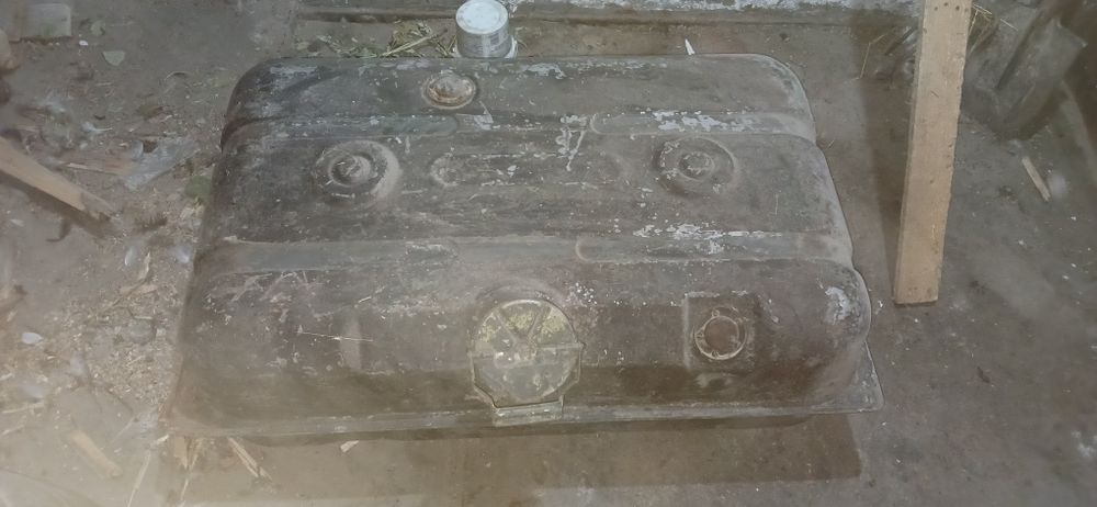 Продам бензобак  зил