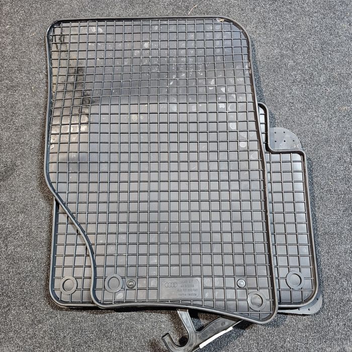 Covorase cauciuc noi originale Audi Q7 2006 ->