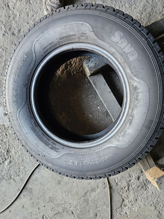 2 anvelope iarna 225 75 16C Sava 7.4mm 120/121
