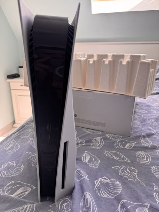 PS5 825GB Disk Version – ТОП състояние, пълен комплект, готова за игра