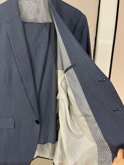 Costum de barbati. Zara