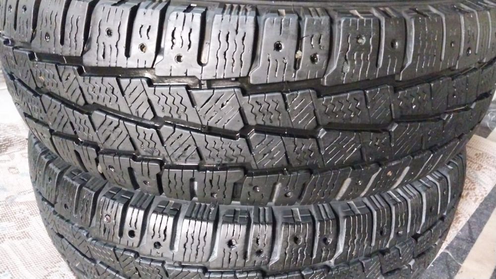 Продам срочно шины 215,70,р15.с