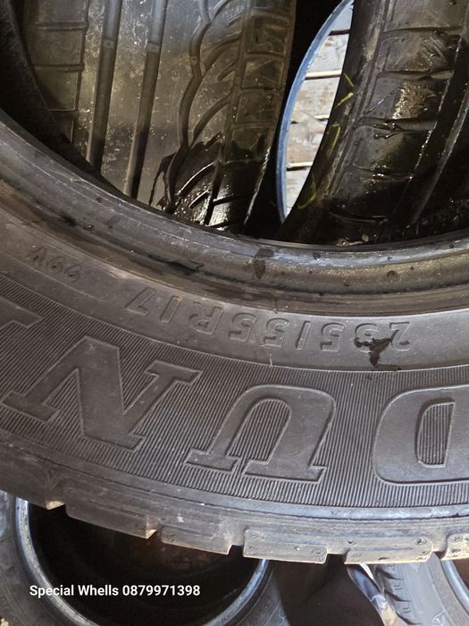 235/55R17 Dunlop
